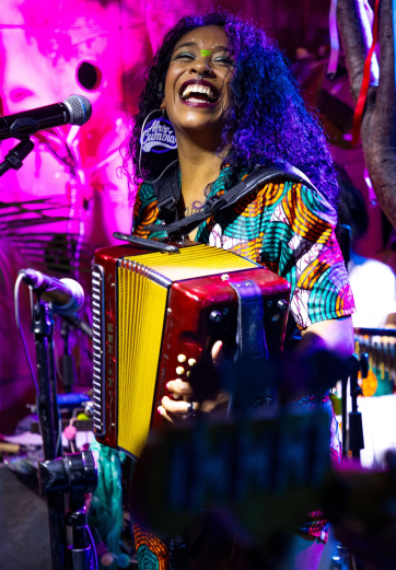 La Negra Mexa y las Cumbiancheras